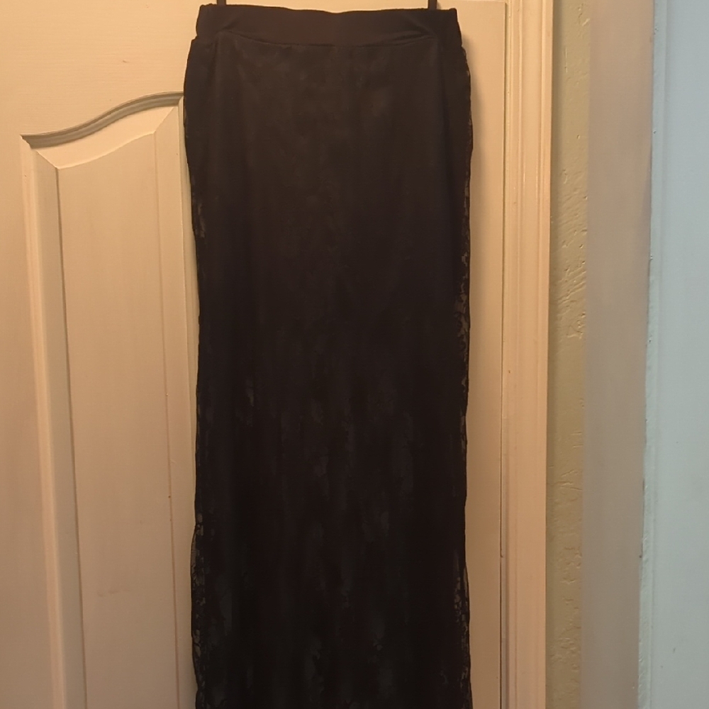 Free Kisses Elegant Black Lace Maxi Skirt